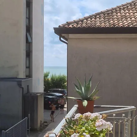 30mt Dalla Spiaggia Con Terrazza Vista Mare Ferienhaus